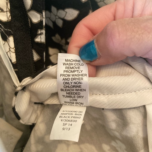 Banana Republic Hampton Pant Crop Pant Size 2 Black w/White Flowers 26” inseam - Picture 8 of 9